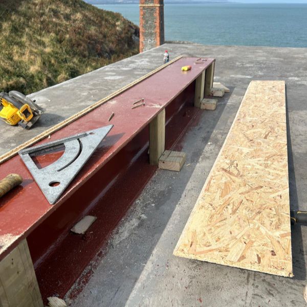 Process of repairing the flat roof on the Wicklow lighthouse 